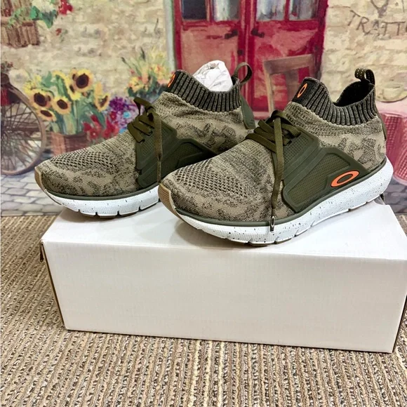 Authentic Oakley Men's Green and Brown Knit Sneakers